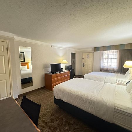 Rodeway Inn College Station Exterior photo