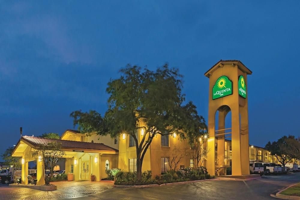 Rodeway Inn College Station Exterior photo