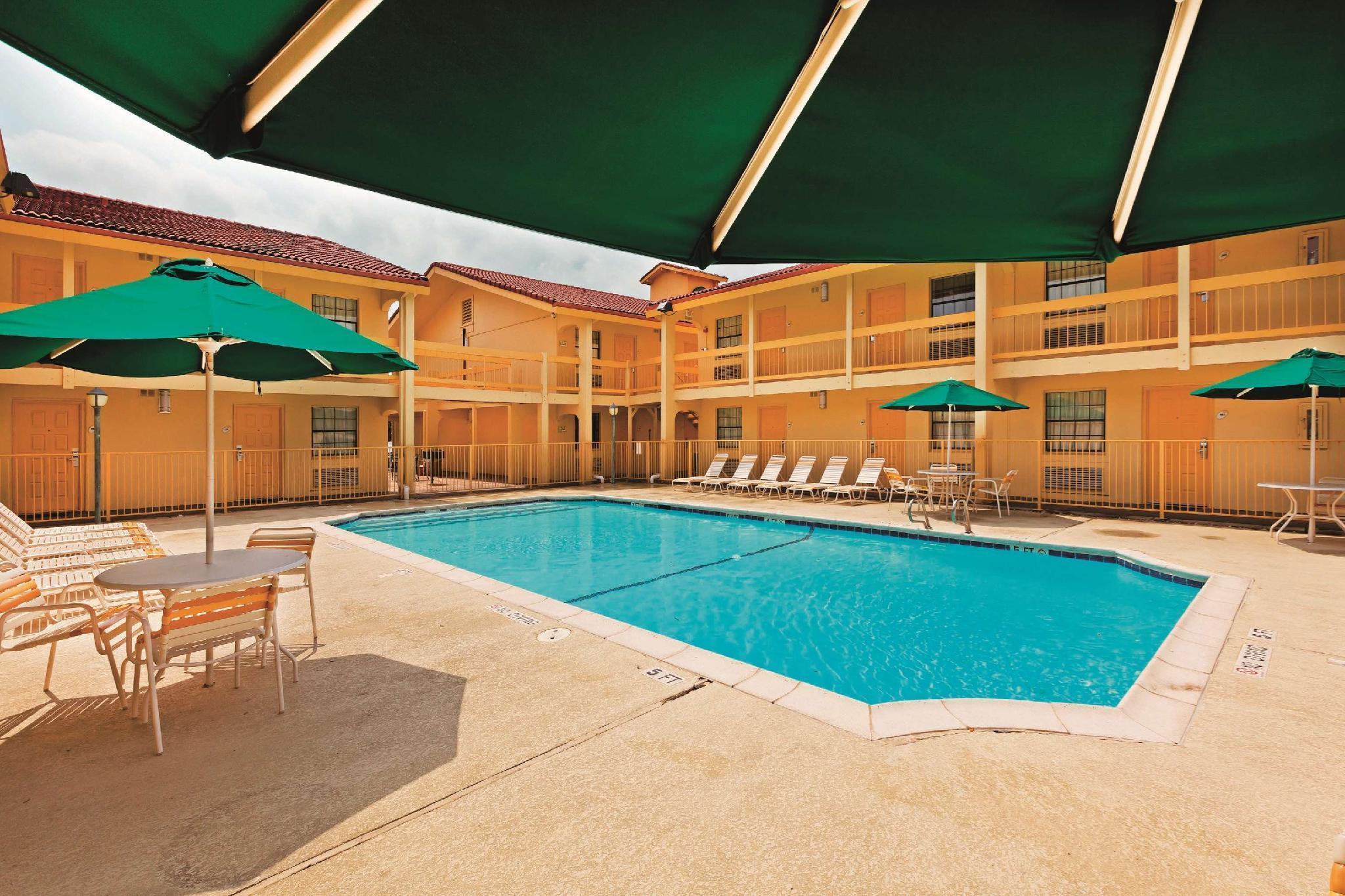 Rodeway Inn College Station Exterior photo