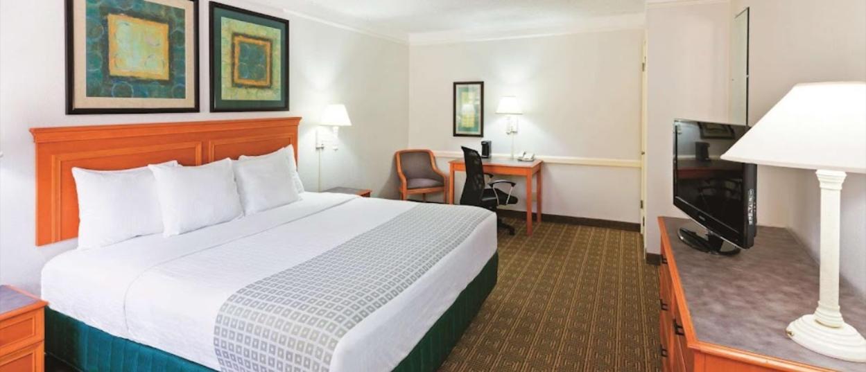 Rodeway Inn College Station Exterior photo