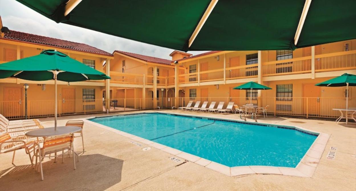 Rodeway Inn College Station Exterior photo