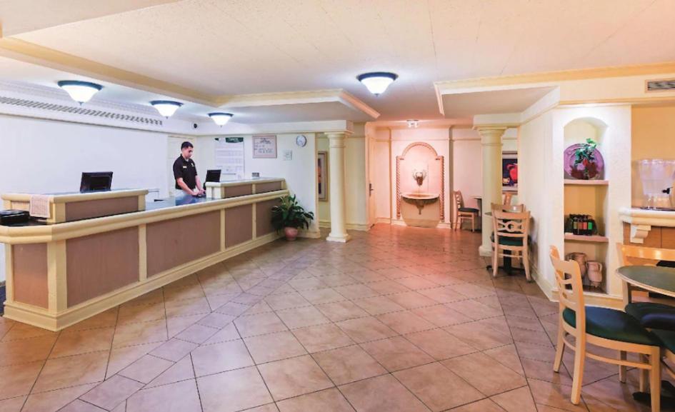 Rodeway Inn College Station Exterior photo