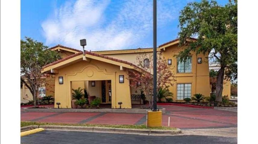 Rodeway Inn College Station Exterior photo